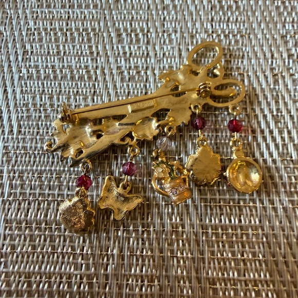 Floral Charm Gold Brooch - Picture 3 of 3